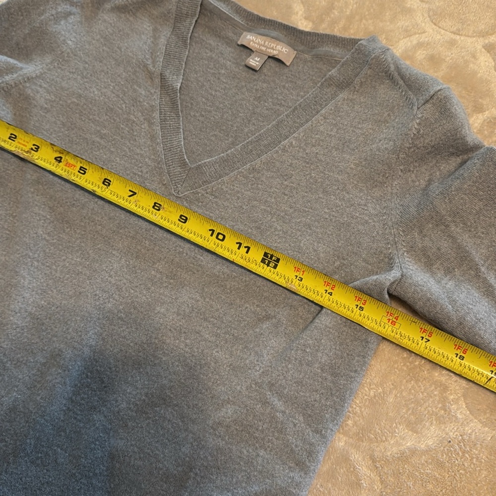BANANA REPUBLIC SWEATER BUNDLE - Picture 14 of 17